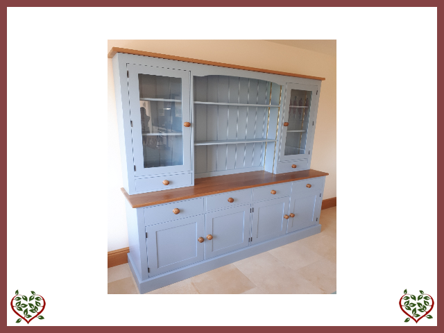 4 DOOR 4 DRAWER DRESSER UNIT