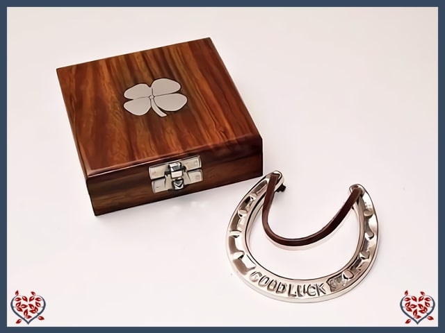 WOODEN BOX WITH 'GOOD LUCK' HORSESHOE | Wooden Home Accessories