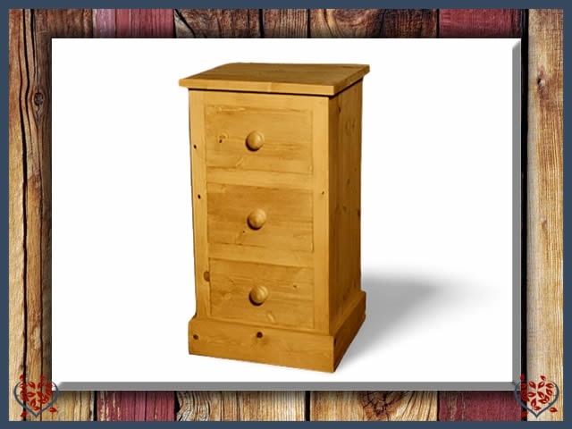 SHAKER 3 DRAWER BEDSIDE CHEST | Paul Martyn Furniture UK