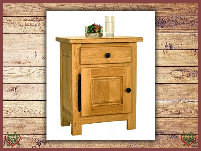 COUNTRY OAK BEDSIDE CABINET | Paul Martyn Furniture UK