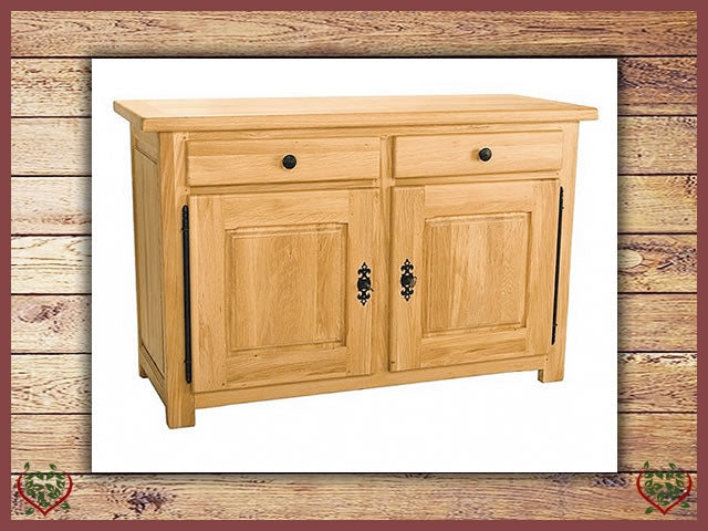 COUNTRY OAK SIDEBOARD 2 DOOR/2 DRAWERS | Paul Martyn Furniture UK